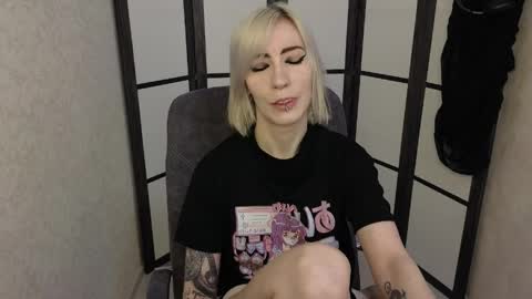 Emily online show from April 6, 8:26 am