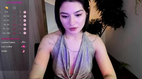 Snapshot of black_pant3r chatting on March 1, 9:18 am Mon Mon online show from March 1, 9:18 am