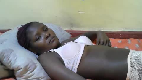 Snapshot of blackslim_girl2 chatting on September 19, 7:23 am blackslim_girl2 online show from September 19, 7:23 am