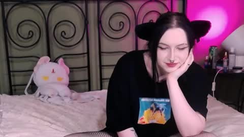 Snapshot of blacky_tea chatting on October 6, 6:15 pm blacky_tea online show from October 6, 6:15 pm