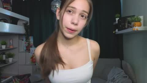 Mia online show from May 17, 4:27 pm