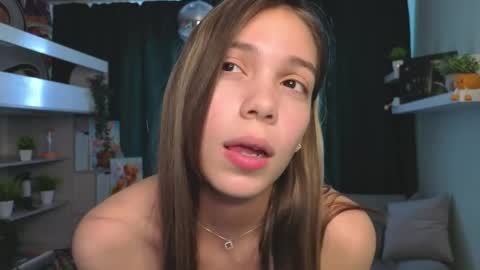 Mia online show from May 19, 1:56 am