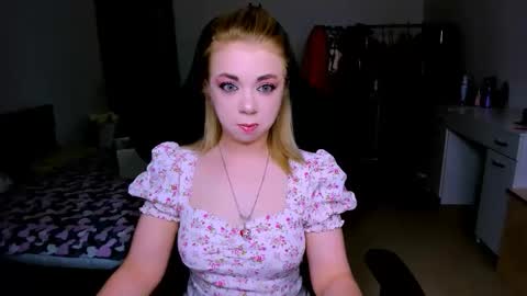 Nicole online show from May 31, 1:21 pm