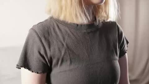 Mila online show from December 15, 3:30 pm