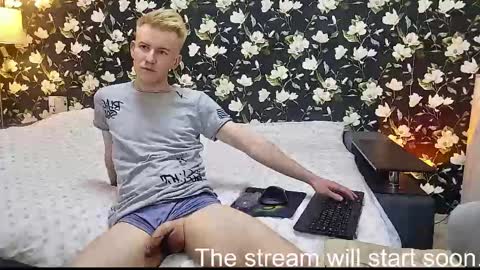 blond_boy69 online show from May 13, 9:46 pm