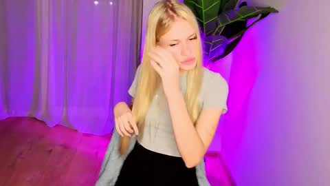 blondblood online show from April 4, 5:31 pm