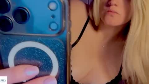 blondechristine99 online show from April 22, 2:52 am