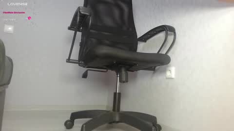 Im Di. I smell naked even when Im dressed. online show from March 4, 12:33 pm