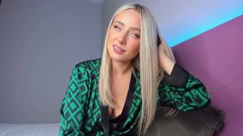 Snapshot of blondirix chatting on October 25, 2:39 pm Anna online show from October 25, 2:39 pm