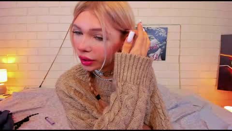 Snapshot of blondy_fina chatting on September 29, 5:17 am blondy_fina online show from September 29, 5:17 am