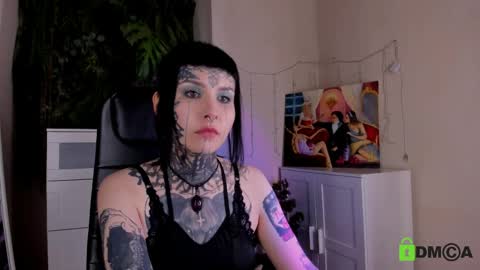 Mary online show from April 5, 8:06 pm