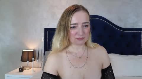 Snapshot of blue_angel_sweet chatting on October 6, 3:35 am blue_angel_sweet online show from October 6, 3:35 am