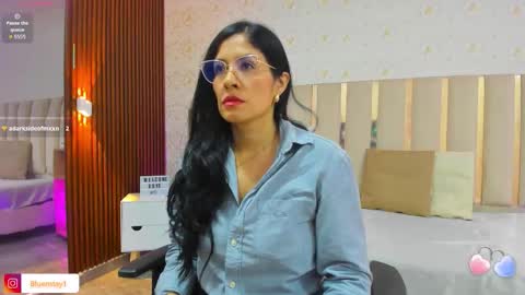 Snapshot of blue_tay1 chatting on October 6, 6:37 pm blue_tay1 online show from October 6, 6:37 pm