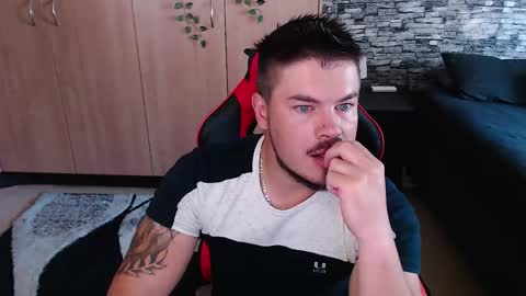 blueeyeboy0 online show from November 20, 8:02 am