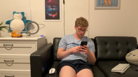 blueeyedtallguy online show from December 14, 8:23 am