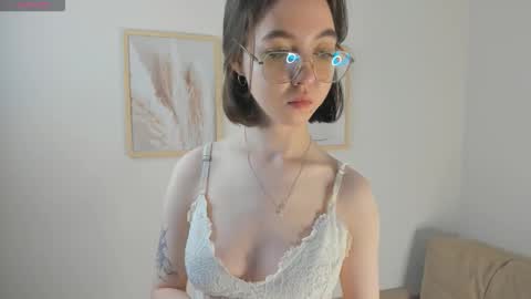 bondistar online show from October 12, 1:59 pm