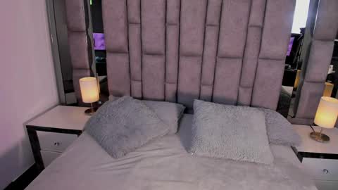 bonet_iris online show from April 20, 7:06 pm