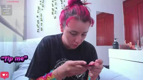 Bonnie Help me reach 500 likes online show from September 10, 5:25 pm