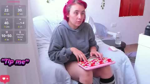 Bonnie Help me reach 500 likes online show from September 9, 5:13 pm