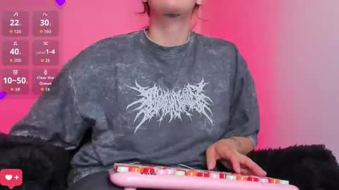 Bonnie Help me reach 500 likes online show from February 3, 8:46 pm