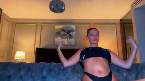 bonnieandclyde540767 online show from March 4, 3:53 pm