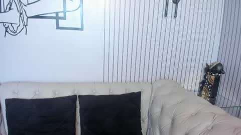 Vicky online show from April 22, 2:02 pm