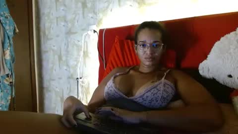 Queen Bon Vivantt online show from February 3, 4:10 pm