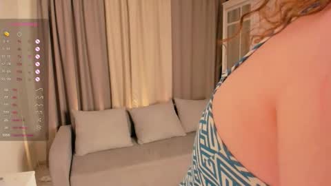 Snapshot of bootyfruttycutie chatting on October 4, 7:55 pm Ella online show from October 4, 7:55 pm