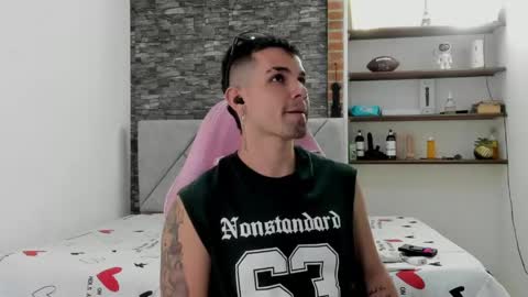 booyhott_ online show from March 6, 11:04 pm