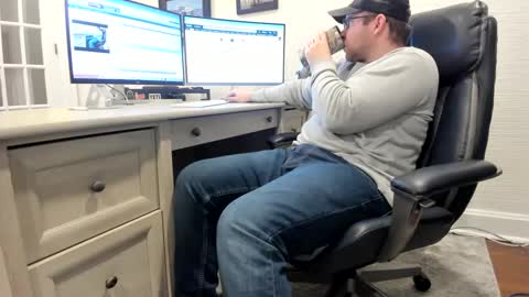 Snapshot of boredhorndog chatting on February 8, 11:24 pm Boredhorndog online show from February 8, 11:24 pm