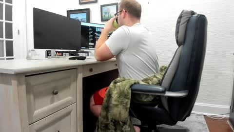 Snapshot of boredhorndog chatting on January 5, 3:53 am Boredhorndog online show from January 5, 3:53 am