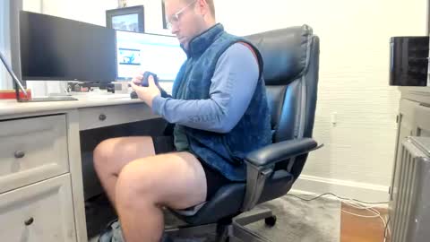 Snapshot of boredhorndog chatting on December 11, 5:03 pm Boredhorndog online show from December 11, 5:03 pm