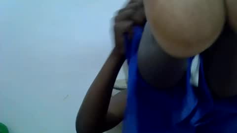 bouncy_vee online show from April 6, 11:33 am