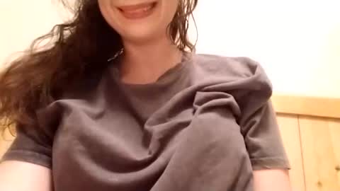 Snapshot of bouncyqueenmajesty chatting on September 18, 7:07 pm Bouncy Queen Majesty online show from September 18, 7:07 pm