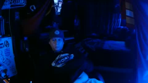 Bowerboi1217 online show from November 19, 6:02 am