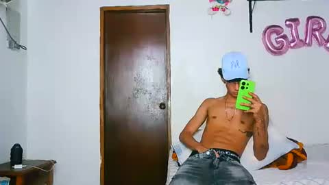 boy_horny_dirty online show from September 22, 3:54 am