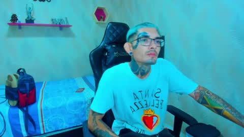 boy_tatto77 online show from January 12, 5:31 pm