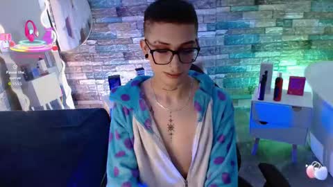 Snapshot of boyfox_tay chatting on September 24, 4:19 am boyfox_tay online show from September 24, 4:19 am