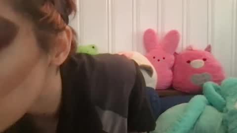 boywithbug online show from February 6, 7:40 pm