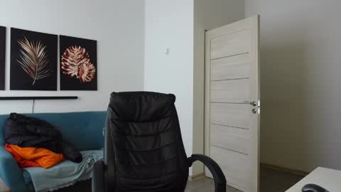 BRAD HOLLOWAY online show from April 25, 7:21 am