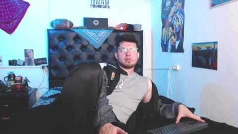 brad hot boy online show from March 6, 6:59 pm