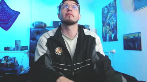 brad hot boy online show from September 30, 2:22 am