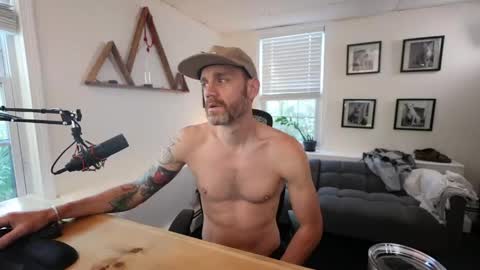 BradBronton online show from May 1, 10:53 am