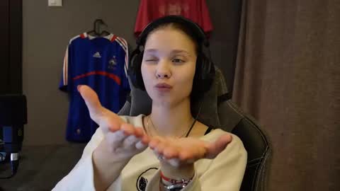 Alice online show from November 18, 3:59 pm