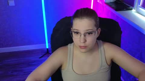 Snapshot of brandy__stars chatting on February 24, 5:11 am Belle online show from February 24, 5:11 am