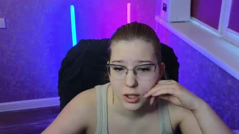 Snapshot of brandy__stars chatting on March 1, 1:43 am Belle online show from March 1, 1:43 am