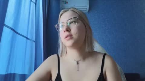 Snapshot of brandy__stars chatting on October 19, 3:44 am Belle online show from October 19, 3:44 am
