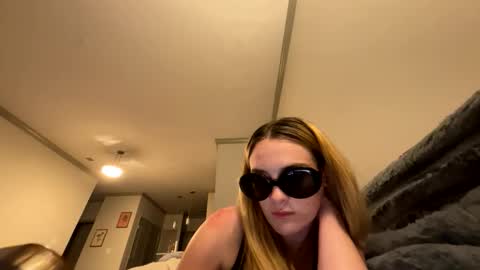 breezybabyy00 online show from November 27, 4:42 am