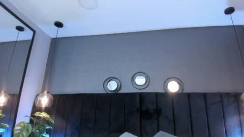   online show from April 18, 4:25 am