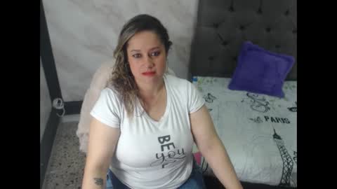 Snapshot of brenda_bigtitis chatting on September 23, 12:37 am brenda_bigtitis online show from September 23, 12:37 am